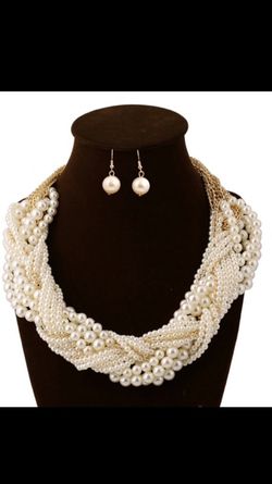 Pearl necklace and earring set