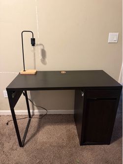 Desk with lamp included