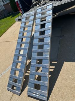 VEVOR Aluminum Trailer Ramps, 2PCS 96 x 15 in, Heavy-Duty Truck Ramp Set, 10000LBS Combined