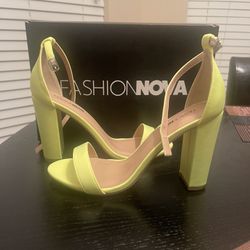 ***NEVER WORN*** Fashion Nova neon yellow heels size 8 in a half