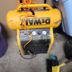 Dewalt compressor with box and attachments 