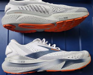 Brooks mens Adrenaline GTS running shoes,  size 11.5