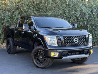 2017 Nissan TITAN