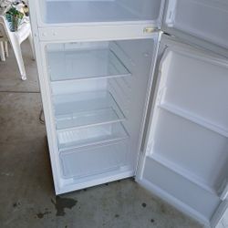 10.1 Cubit Ft Fridge And Freezer 
