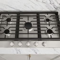 36-in 5 burners Stainless steel Gas Cooktop New In The Box