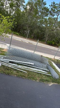 140 ft of used 6ft chain link fence with gate