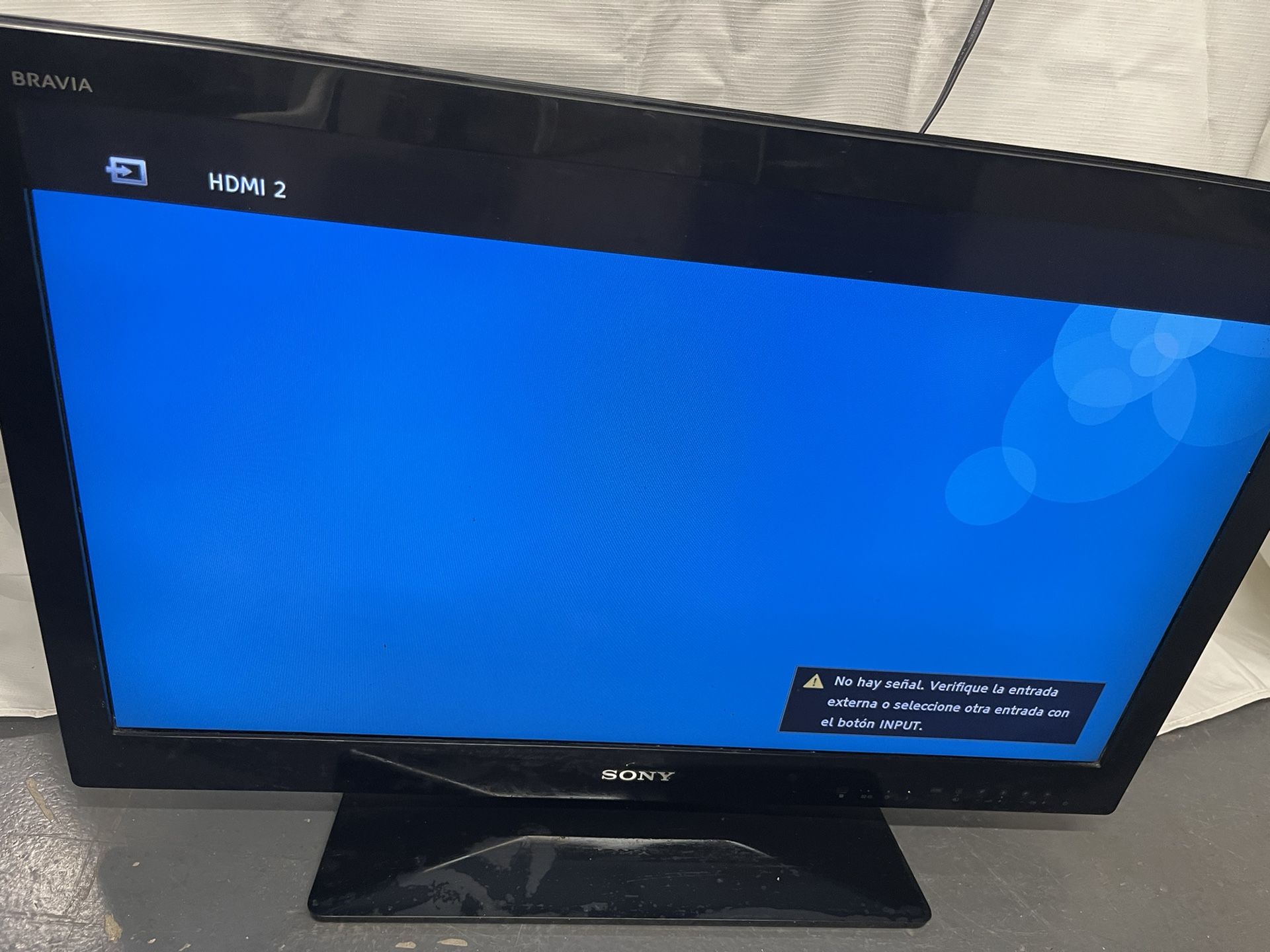 Sony tv (not smart), 32 inches, with remote.$15.