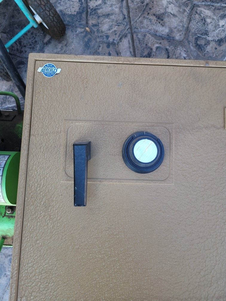 Hercules Safe 26"×16"