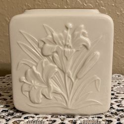 Lenox Tiger Lily 4.25" Square Ivory Porcelain Vase with 24K Gold Trim