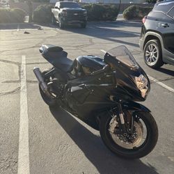 SUZUKI GSXR 600  (1,600 Original Miles)