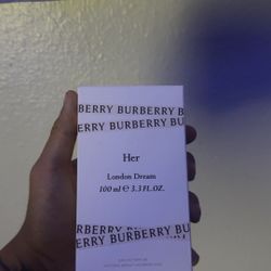 Burberry Her Perfume 