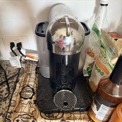 Nesperesso Machine with milk frother