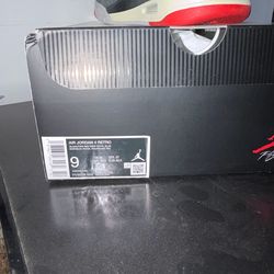 Air Jordan 4 retro size 9
