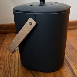 Kitchen Compost Bin