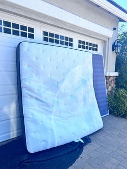 King size mattress & Boxspring - Can Deliver!