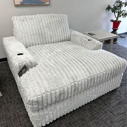 STUPENDOUS ALLOY OVERSIZED CHAISE