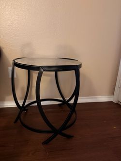 Round Glass Top Metal End Table black