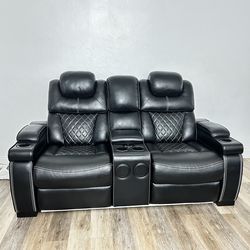 Sofá reclinable Home Theater con Bluetooth y luces LED – Excelente condición //// Home Theater Reclining Sofa with Bluetooth & LED Lights – Excellent
