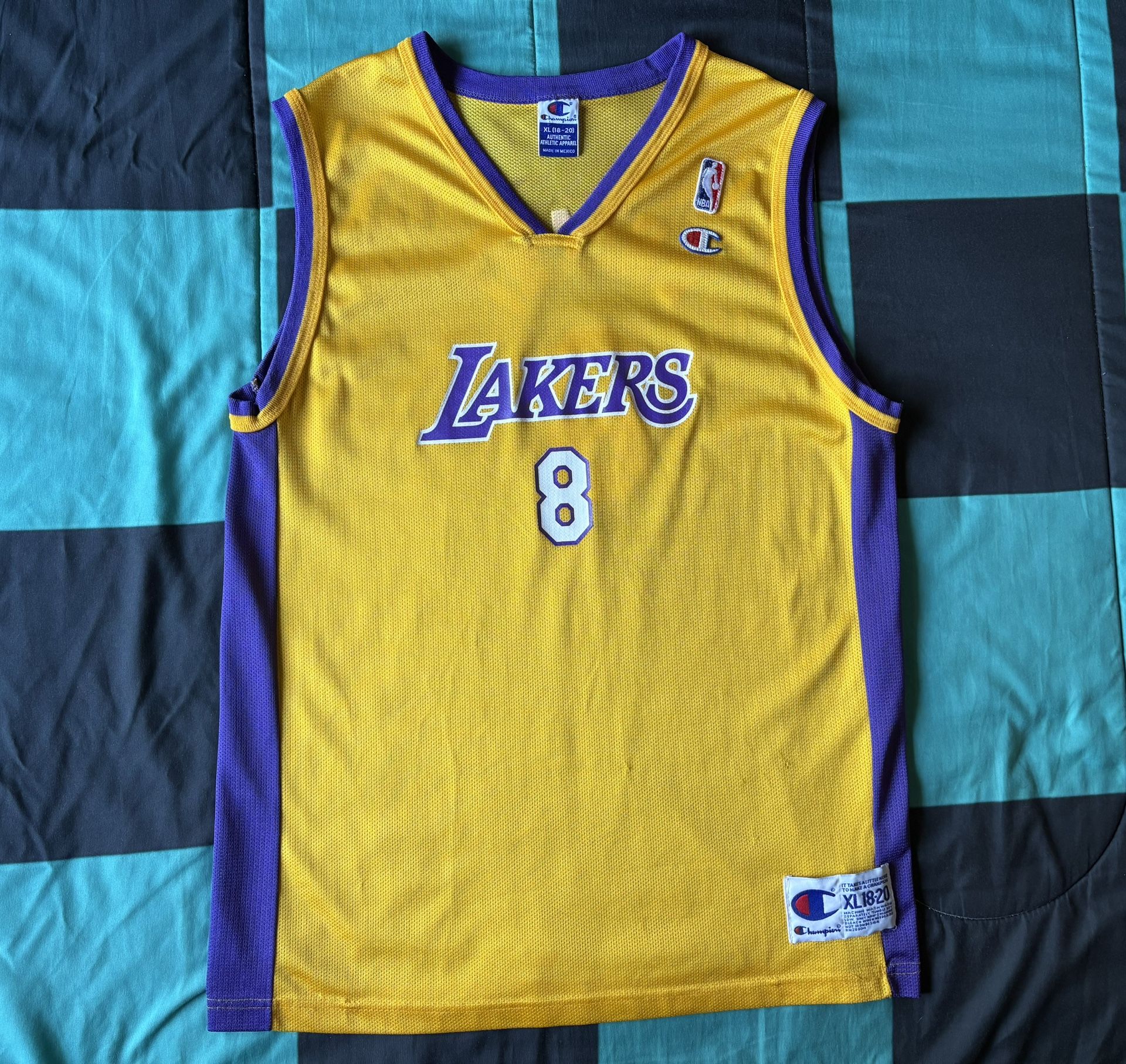 Champion LA Lakers Kobe Bryant #8 Jersey Size XL (18-20)