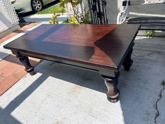 Free living room table