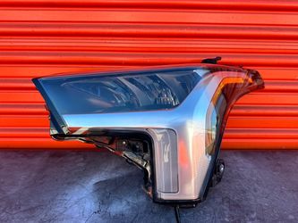 2022 - 2025 TOYOTA TUNDRA LH DRIVER SIDE HEADLIGHT OEM