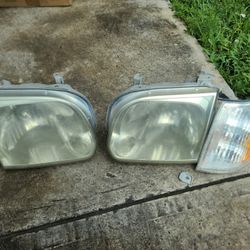 2005 Toyota Tundra Headlights & Leftside Corner Light(FREE)