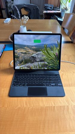 iPad Pro 12.9" (M1, 5th Gen) 128GB Cellular + Apple Pencil 2 + Magic Keyboard