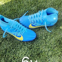 Size 6 Nike Cleats