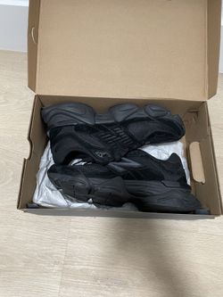 All black new balance 9060
