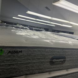 QUEEN SIZE SIMMONS BEAUTYREST HARMONY LUX (MEDIUM) MATTRESS & BOX SPRING BED SET