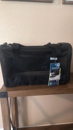 Sherpa pet carrier ( Medium)