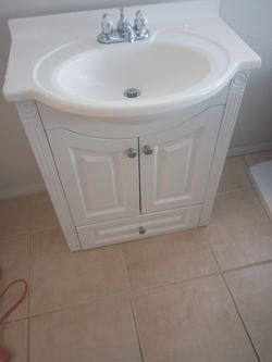 bath room sink and cabnet