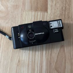 Olympus XA2 35mm f/3.5 Black + A11 Flash