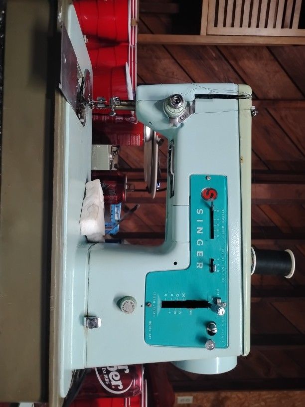 19 60 Vintage Singer Sewing Machine