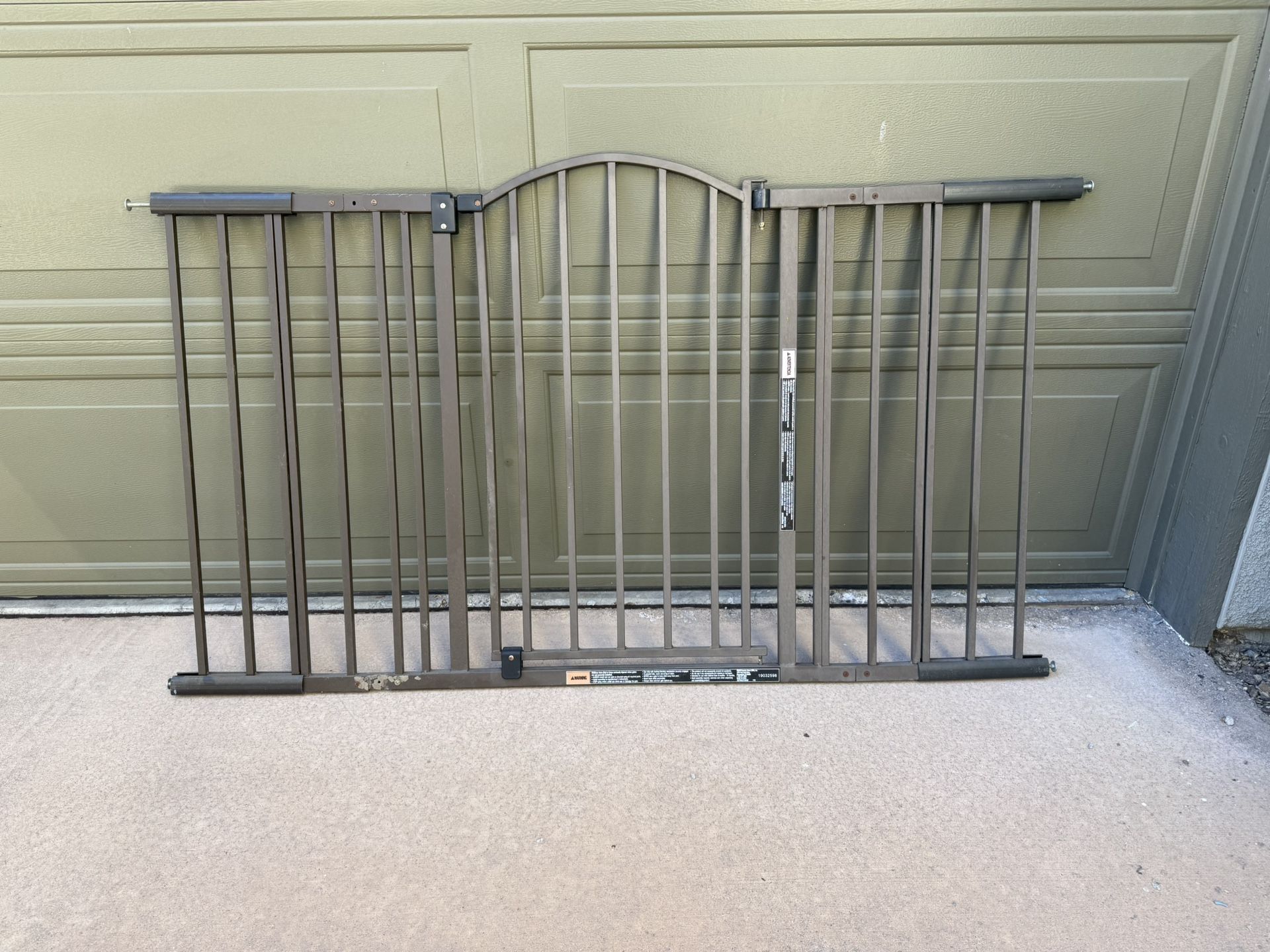 Extra Wide Baby Gate & Dog Gate, 44"-72" Wide, 36" Tall