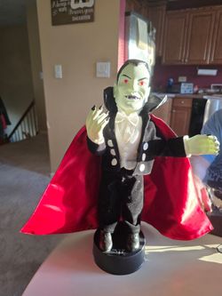 VINTAGE DRACULA SOUND & LIGHTS