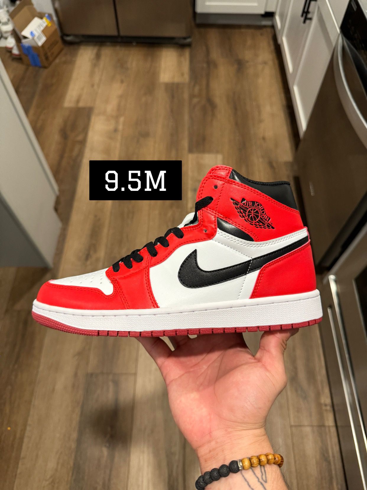 Jordan 1 ‘ Chicago’, 9.5M (check out my page🔥) 