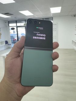 Samsung Galaxy Z Flip 5 5G 6.7" (Unlocked) 512GB Good Green
