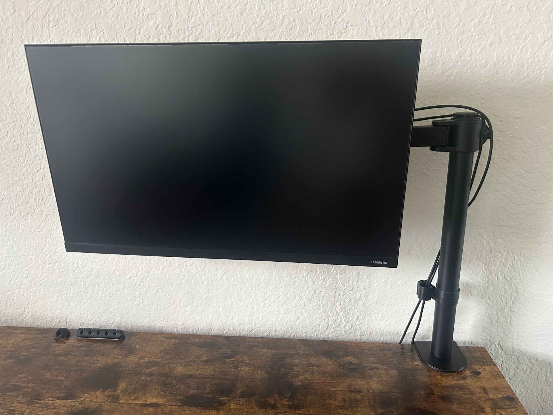 Samsung Screen With HDMI Hookup And Stand