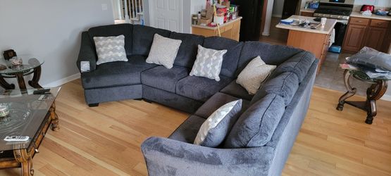 Like New (with Tag): Sectional Couch with Cuddler & Pillows