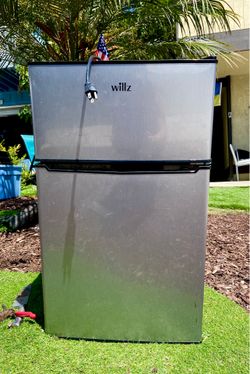 Willz 3.1 Cu Ft Mini Fridge – Works Great ❄️ $19.99