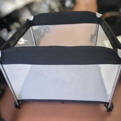 Joovy Room 2 Playpen W Travel Bag 