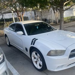3000 OBO 2011 Dodge Charger 