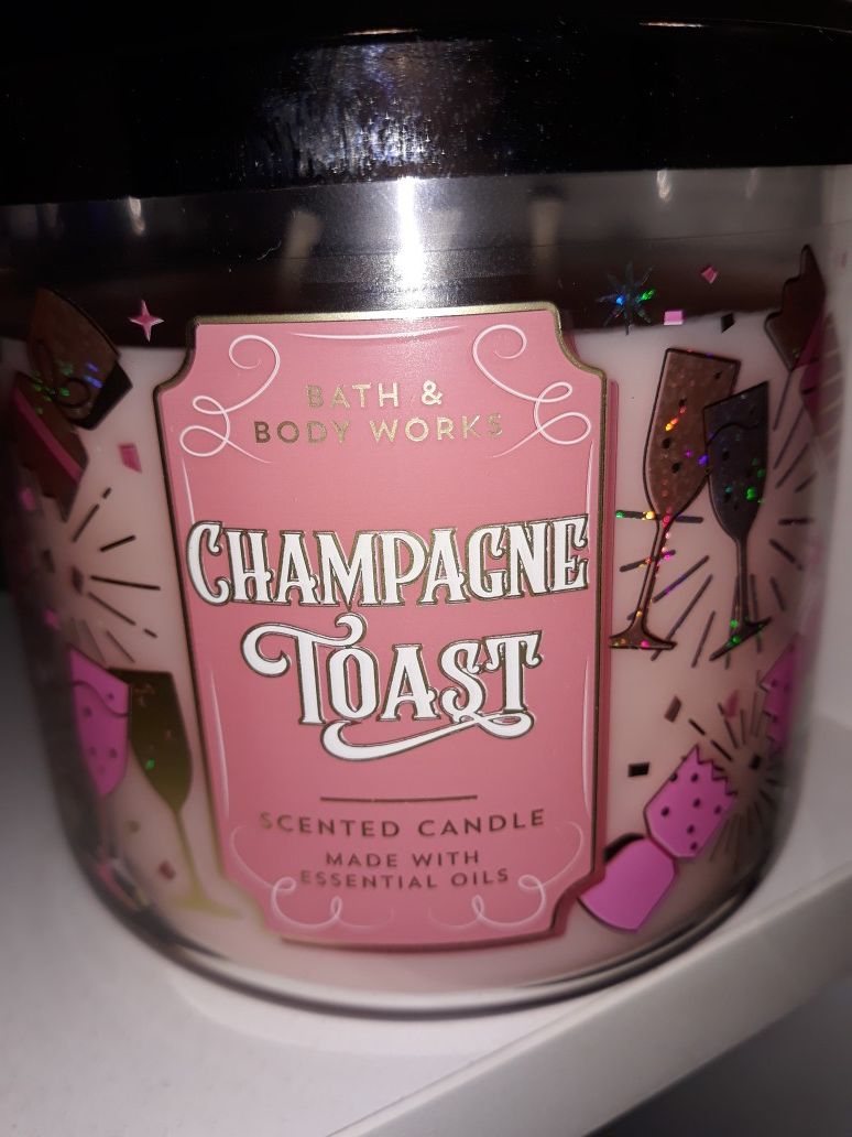 BATH AND BODY WORKS CANDLE
