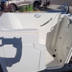 Jacuzzi by Safe Step Walk-In tub Company