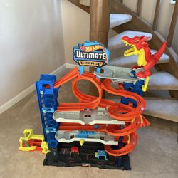 Ultimate Hot Wheels Garage 