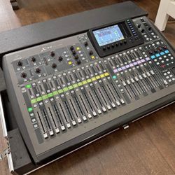 Behringer X32 With Road Case Dog House