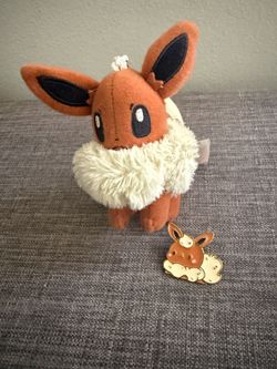 Pokémon Eevee Tomy Plush Keychain and  Flareon  Pokémon Chibi Enamel Pin