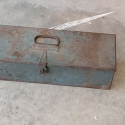 Lockbox Nice old metal Tool box