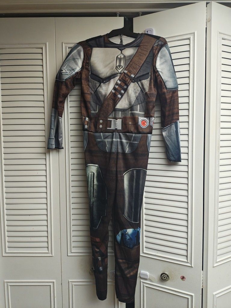 STAR WARS The Mandalorian Official Youth Halloween Costume